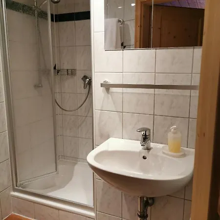 Gaestezimmer Reitinger 住宿加早餐酒店